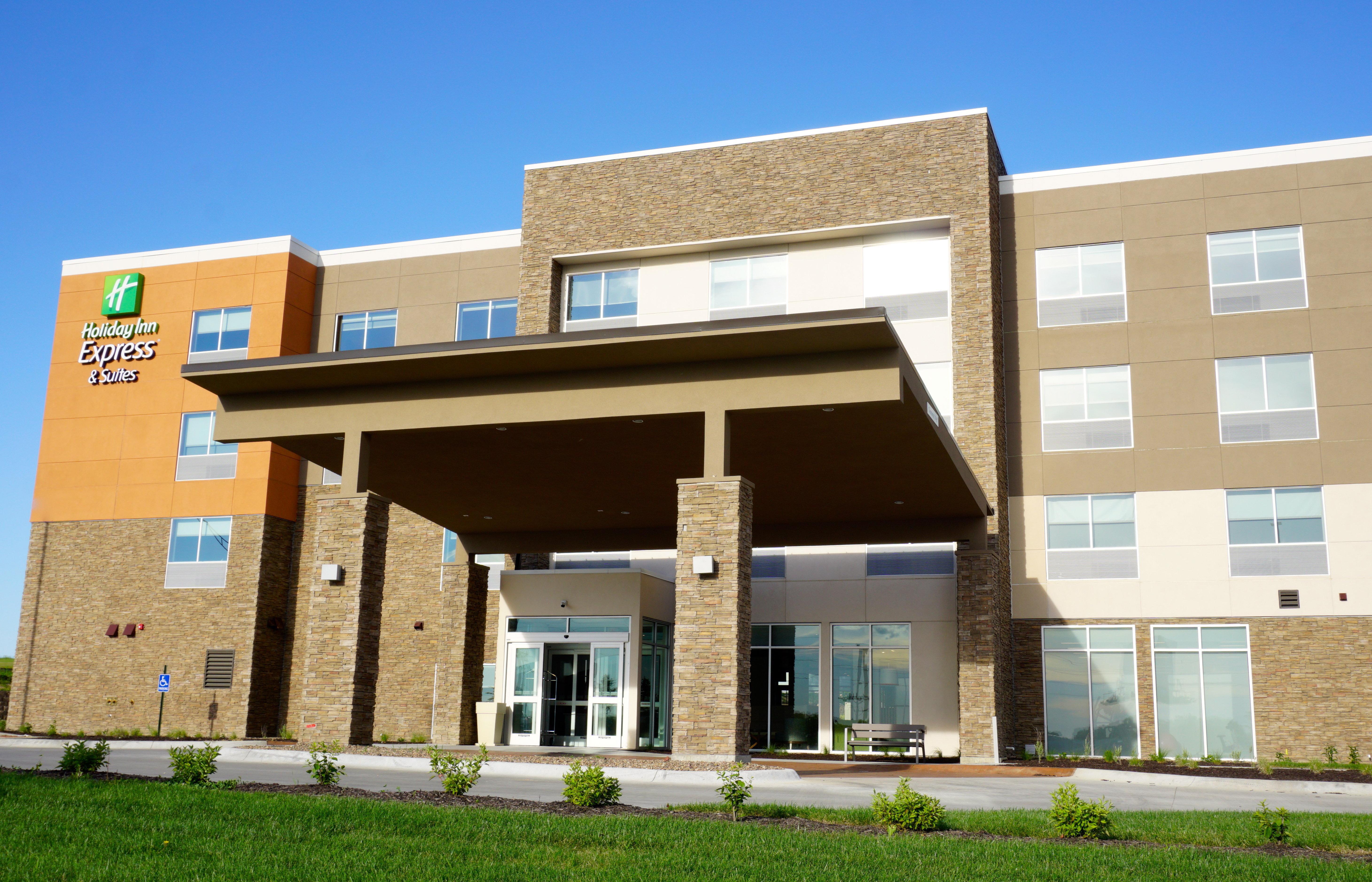 Holiday Inn Express & Suites Omaha - Millard Area, An Ihg Hotel Buitenkant foto